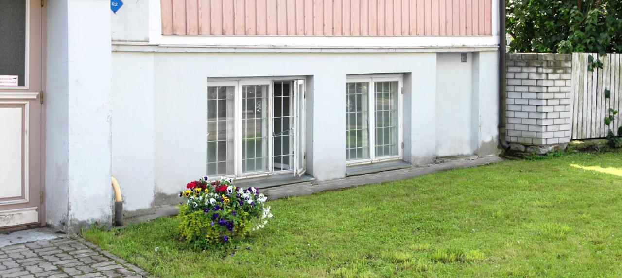 Quiet Kadriorg Street Apartment Tallinn Exterior photo